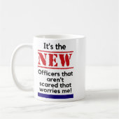 Mug Cop Quote It's The New Officers That E Me Trooper  (Gauche)