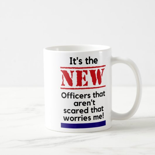 Mug Cop Quote It's The New Officers That E Me Trooper  (Droite)