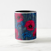 Mug Coquelicots rouges et fleurs bleues sur bleu (Centre)