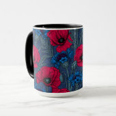 Mug Coquelicots rouges et fleurs bleues sur bleu (Devant gauche)