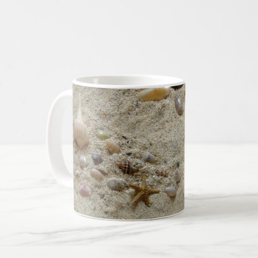 Mug Coquillages Dans Le Sable De Plage (Devant gauche)