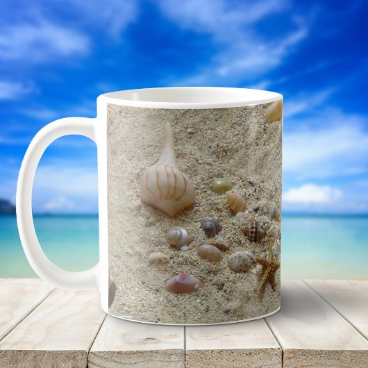 Mug Coquillages Dans Le Sable De Plage