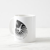 Mug Coquille de Nautilus - noir, gris et blanc (Devant gauche)