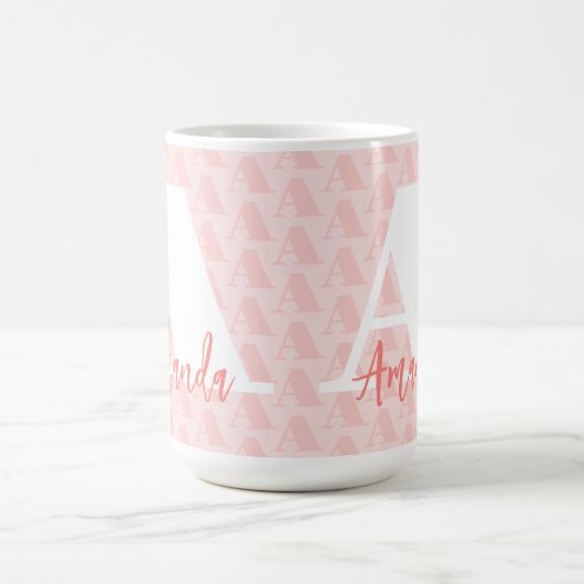 Mug Corail moderne Initial Gras Blanc Script (Centre)