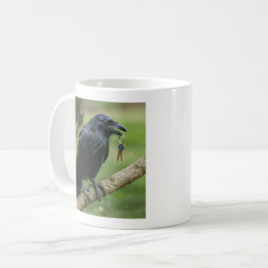 Mug Corbeau sur une branche avec clé (Devant gauche)