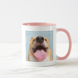 Mug Corgi très heureux des images de Getty
