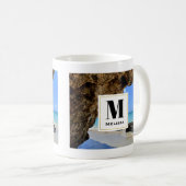 Mug Côte de plage tropicale avec un monogramme de Big  (Devant droit)