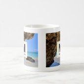 Mug Côte de plage tropicale avec un monogramme de Big  (Centre)