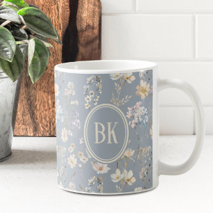 Mug Cottagecore Fleur Sauvage Monogramme Bleu Poussiér