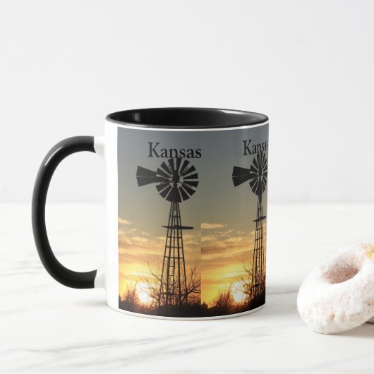 Mug Coucher de soleil de moulin à vent du Kansas (Avec donut)