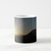 Mug coucher du soleil dans le désert. (Centre)