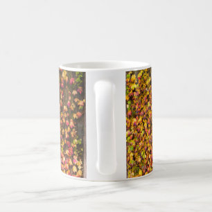 Mug Couleurs d'automne dorées sur un mur de lierre