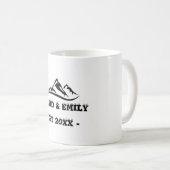 Mug Coupe de couple d'aventure de montagne personnalis (Devant droit)