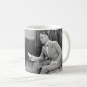 Mug Couple assis ensemble dans un compartiment d'un tr (Devant droit)