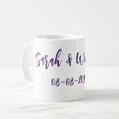 Mug couple de mariages. Nom date violet simple mo mini (Devant gauche)
