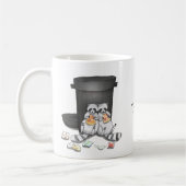Mug Couple de ratons laveurs drôles mangeant une pizza (Gauche)