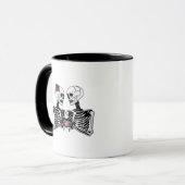 Mug Couple de squelette romantique - Gothique Avec Mai (Devant gauche)