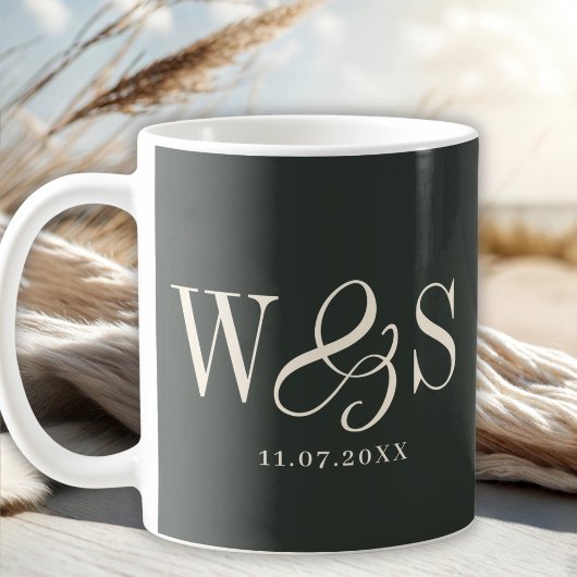 Mug Couples de mariage initial élégant ébène
