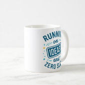 Mug Courir sur les idées et zéro sommeil Drôle amusant (Devant droit)