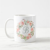 Mug Couronne de fleurs rose pastel monogrammée (Gauche)