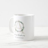 Mug Couronne de monogramme vert forêt Noël initiale (Devant gauche)
