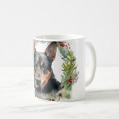 Mug Couronne de Noël festive de Kelpie australien (Devant droit)