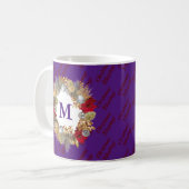 Mug Couronne de Noël violet de monogramme (Devant gauche)