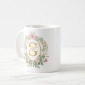 Mug Couronne florale aquarelle monogramme initiale or (Devant gauche)