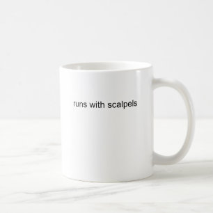 Mug Courses avec des scalpels
