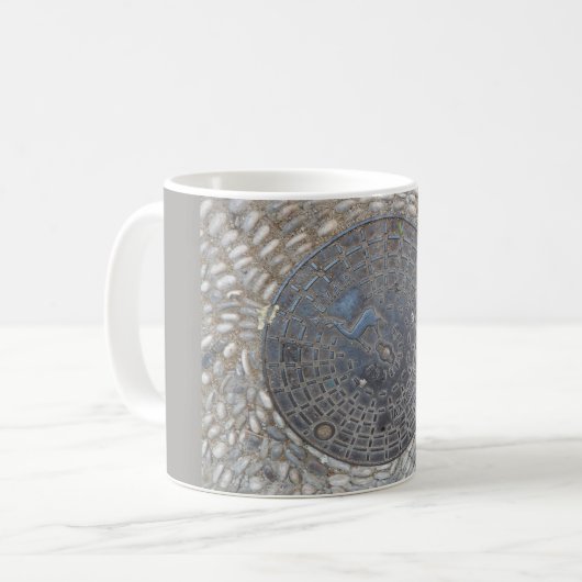 Mug Couvre-trou pavé pavé route gris (Devant gauche)