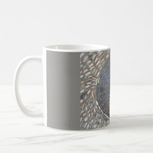 Mug Couvre-trou pavé pavé route gris (Gauche)