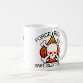 Mug Crâne reconditionné de force (Devant droit)