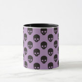 Mug Crânes noirs sur Halloween violet clair (Centre)