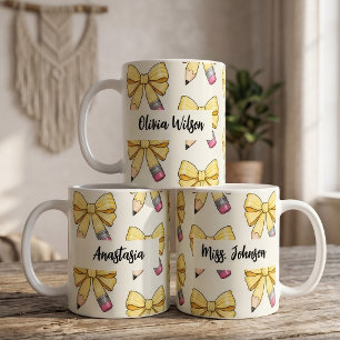 Mug Crayon Ruban Jaune Coquette Professeur Nom