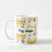 Mug Crayon Ruban Jaune Coquette Professeur Nom (Gauche)