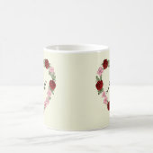 Mug crème avec des cœurs roses et rouges (Centre)