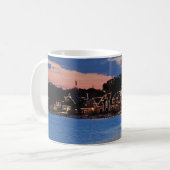 Mug Crépuscule de rangée de Boathouse (Devant gauche)