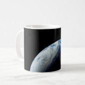 Mug Crescent Terre De La Mission Apollo 4. (Devant gauche)