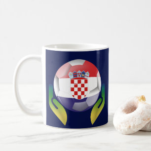 Mug Croatie football entre des mains protégées