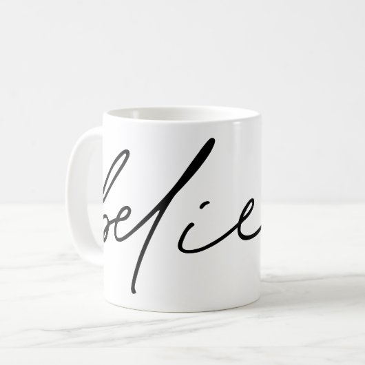 Mug Croire la typographie manuscrite de script (Devant gauche)