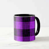 Mug Croisillon à carreaux noir et violet de style buff (Devant droit)