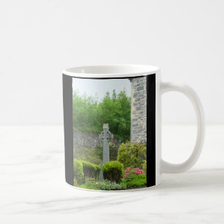 Mug Croix celtique dans la cimetière, foi