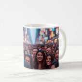 Mug "Crowded Street Smiles" (Devant droit)
