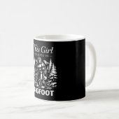 Mug Croyante en Bigfoot fille sasquatch cryptide forêt (Devant droit)