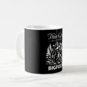 Mug Croyante en Bigfoot fille sasquatch cryptide forêt (Devant gauche)