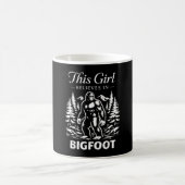 Mug Croyante en Bigfoot fille sasquatch cryptide forêt (Centre)