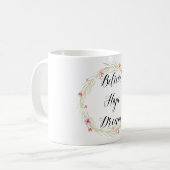 Mug Croyez le papillon floral d'aquarelle rêveuse (Devant gauche)