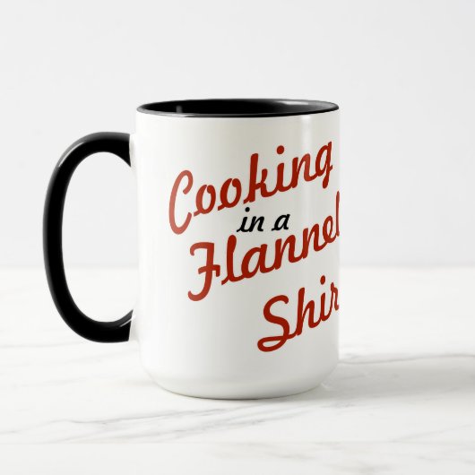 Mug Cuisiner Dans Une Chemise En Flanelle (Gauche)