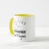 Mug Curious chat facilement distrait par les joueurs d (Devant gauche)