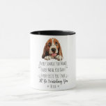 Mug Cute Basset Hound Chien drôle Personnalisé<br><div class="desc">Ce design est parfait pour n'importe quelle maman de chien ou papa de chien qui aime les dessins amusants et ludiques. Il comporte un chien mignon avec le texte "Chaque collation que vous faites, chaque repas que vous faites, je vous regarderai", et est sûr d'apporter un sourire à leur visage....</div>